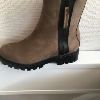 NYHED: Smarte støvler i fed farve med flot lynlåsdetalje på ydersiden nu kun 275kr